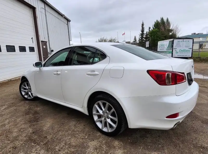 2012 Lexus IS, 185 000 km, dovoz Kanada — foto 3 z 6