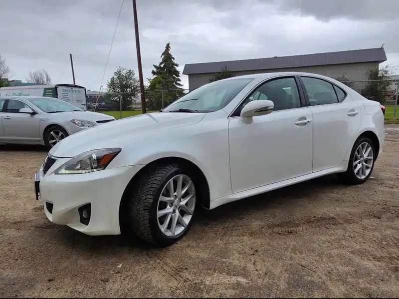 2012 Lexus IS, 185 000 km, dovoz Kanada — foto 4 z 6