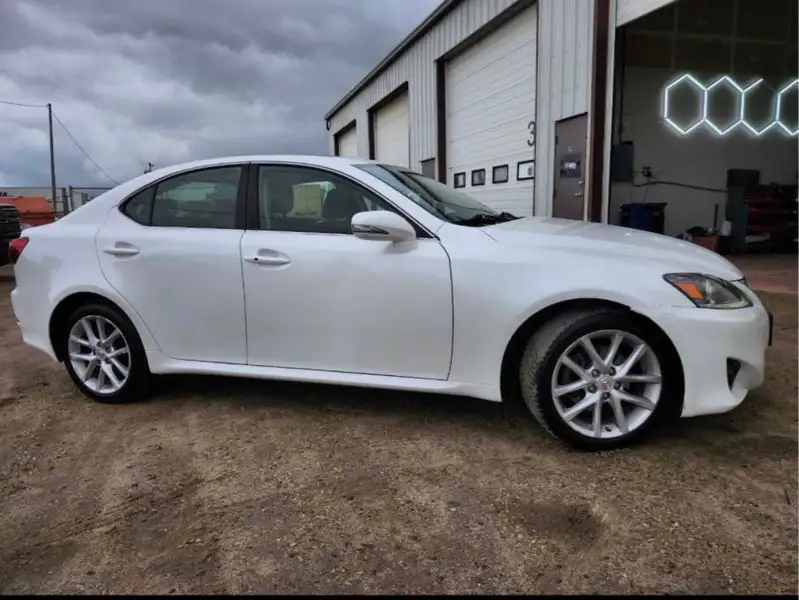 2012 Lexus IS, 185 000 km, dovoz Kanada — foto 6 z 6