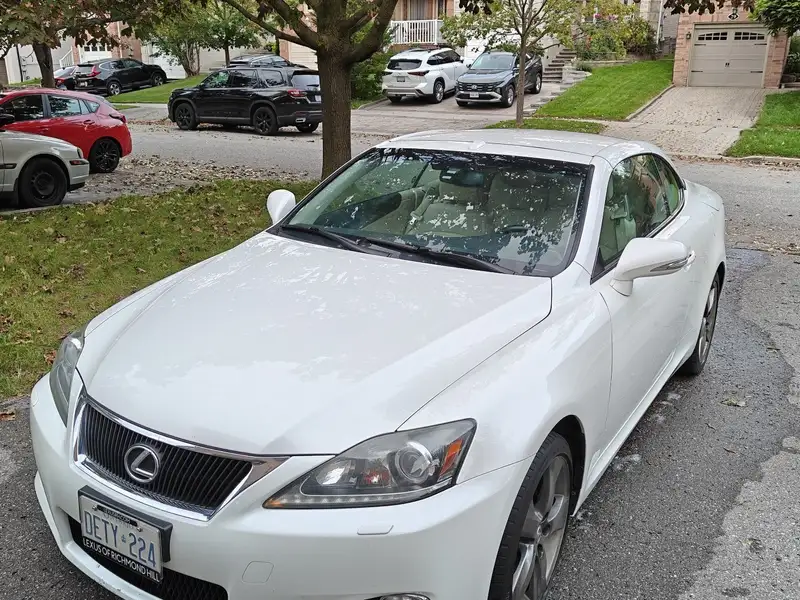 2011 Lexus IS 2dr Conv Auto, 153 000 km, dovoz Kanada — foto 3 z 12