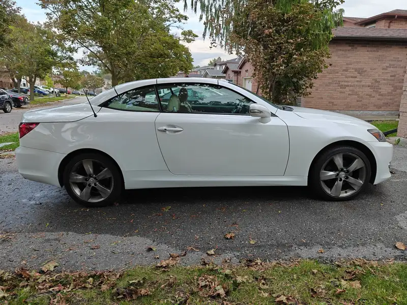 2011 Lexus IS 2dr Conv Auto, 153 000 km, dovoz Kanada — foto 9 z 12