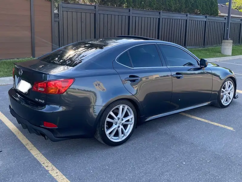 2006 Lexus IS, šedá, 179 000 km, dovoz Kanada — foto 2 z 4