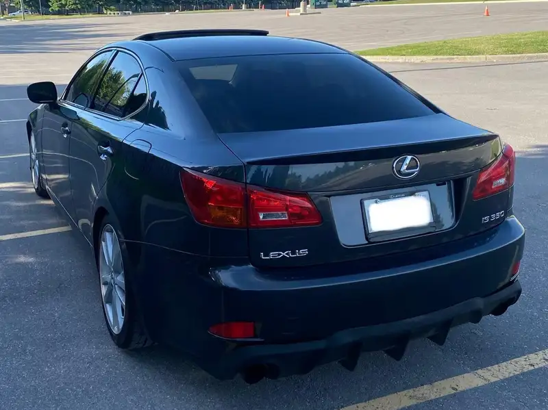 2006 Lexus IS, šedá, 179 000 km, dovoz Kanada — foto 3 z 4
