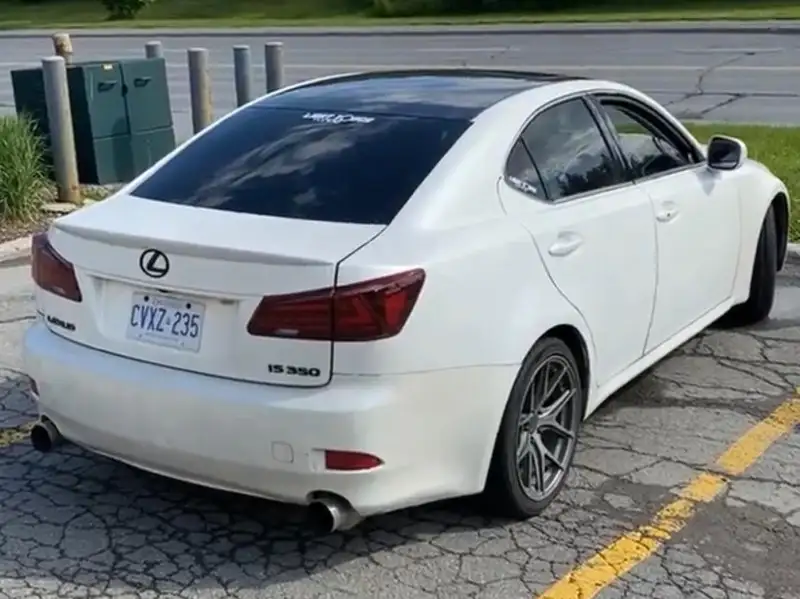 2006 Lexus IS, bílá, 220 000 km, dovoz Kanada — foto 2 z 7