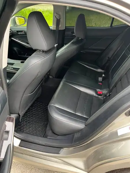 2013 Lexus IS, stříbrná, 201 000 km, dovoz Kanada — foto 3 z 5