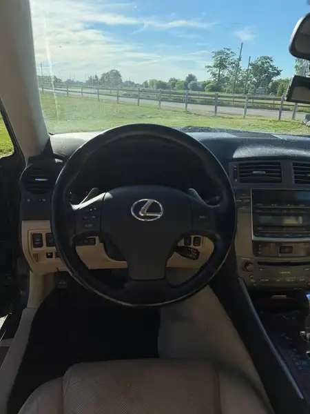 2007 Lexus IS, černá, 209 000 km, dovoz Kanada — foto 11 z 12