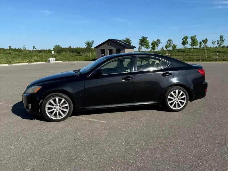 2007 Lexus IS, černá, 209 000 km, dovoz Kanada — foto 2 z 12