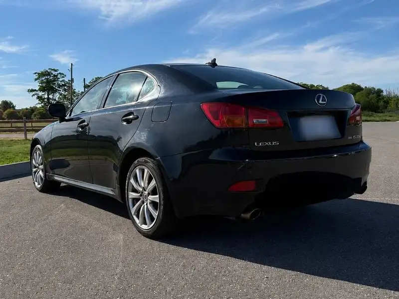 2007 Lexus IS, černá, 209 000 km, dovoz Kanada — foto 3 z 12
