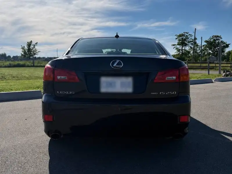 2007 Lexus IS, černá, 209 000 km, dovoz Kanada — foto 4 z 12