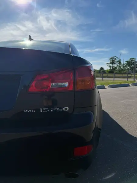 2007 Lexus IS, černá, 209 000 km, dovoz Kanada — foto 5 z 12