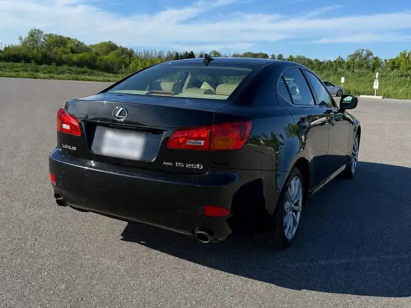 2007 Lexus IS, černá, 209 000 km, dovoz Kanada — foto 6 z 12