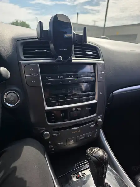 2011 Lexus IS, černá, 184 782 km, dovoz Kanada — foto 11 z 12