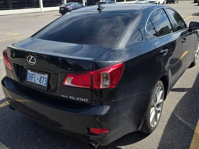 2011 Lexus IS, černá, 184 782 km, dovoz Kanada — foto 4 z 12