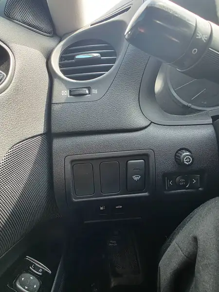 2011 Lexus IS, černá, 184 782 km, dovoz Kanada — foto 9 z 12