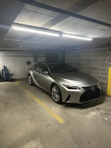 2021 Lexus IS 300 AWD, 44 000 km, dovoz Kanada — foto 4 z 4