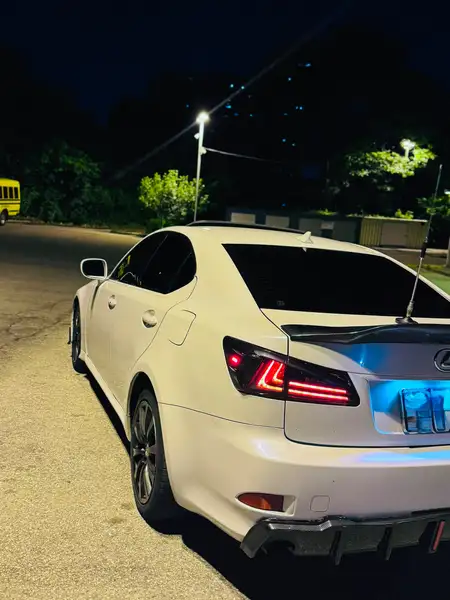 2007 Lexus IS, bílá, 179 560 km, dovoz Kanada — foto 3 z 4