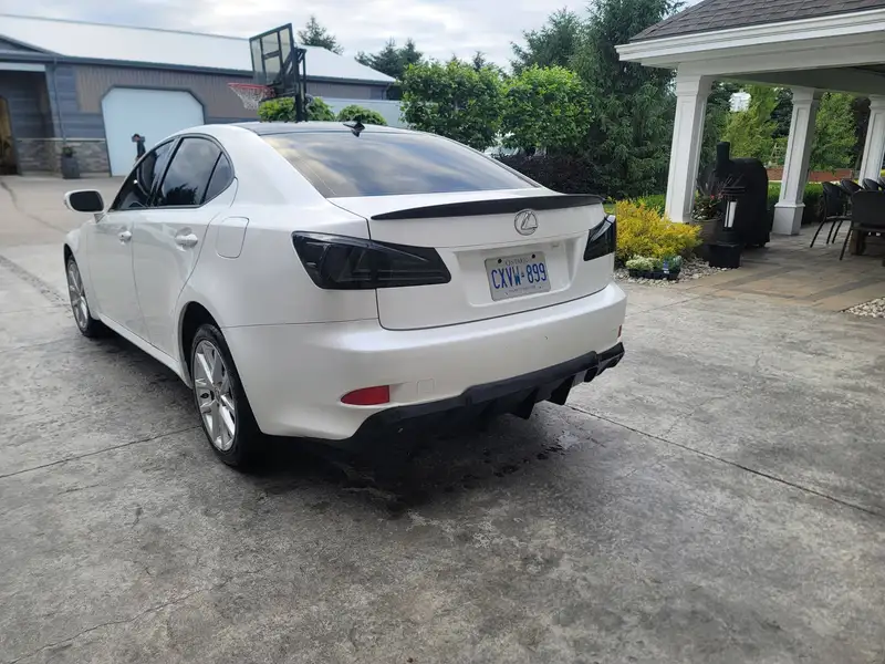 2012 Lexus IS, bílá, 258 000 km, dovoz Kanada — foto 3 z 10