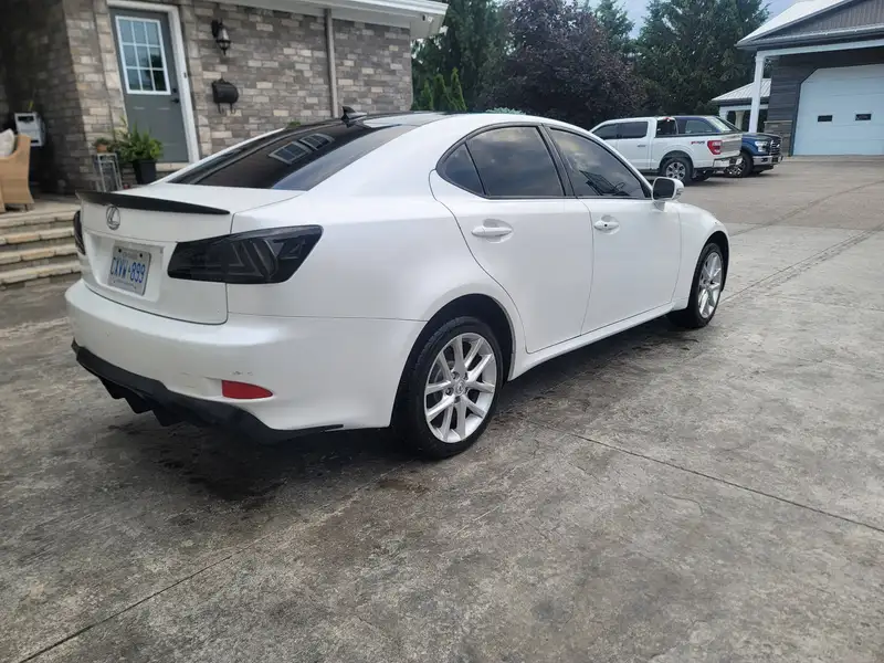 2012 Lexus IS, bílá, 258 000 km, dovoz Kanada — foto 4 z 10