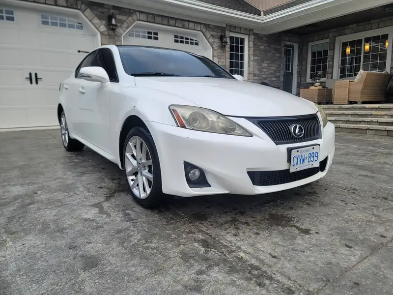 2012 Lexus IS, bílá, 258 000 km, dovoz Kanada — foto 5 z 10