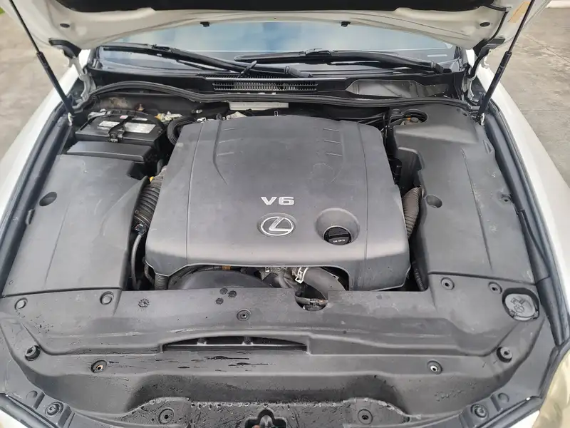 2012 Lexus IS, bílá, 258 000 km, dovoz Kanada — foto 8 z 10