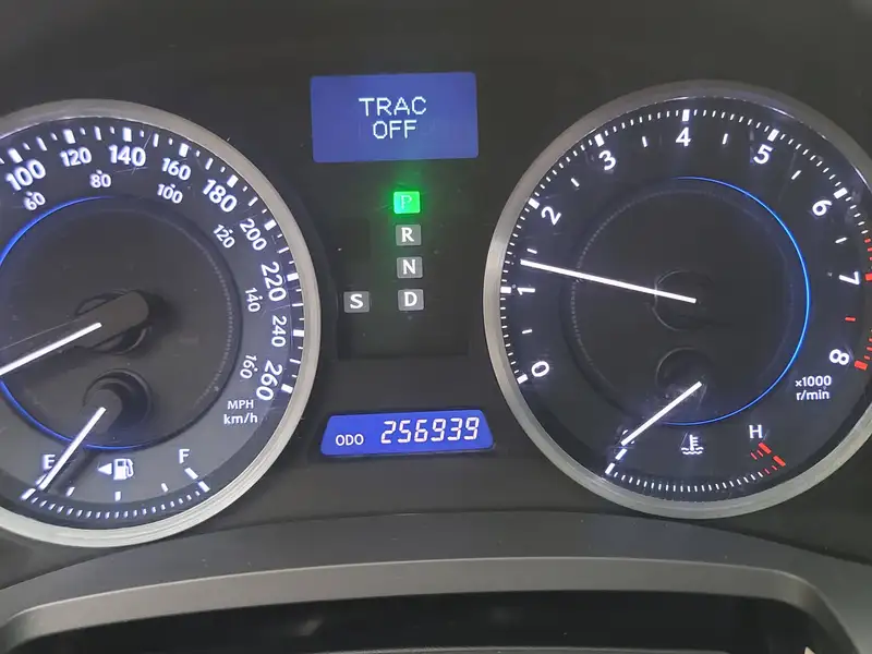 2012 Lexus IS, bílá, 258 000 km, dovoz Kanada — foto 9 z 10