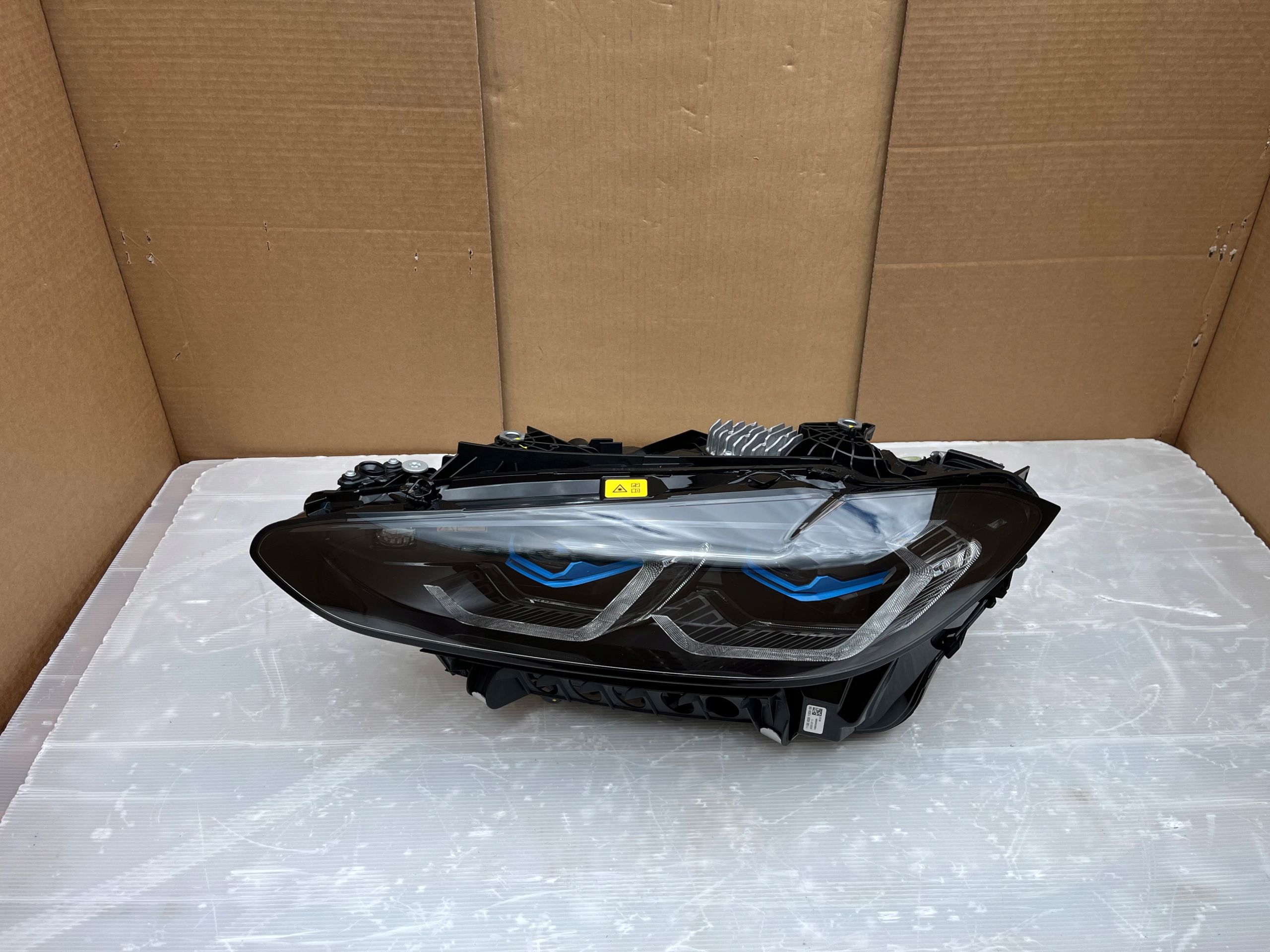 Laserový světlomet — BMW M3, černá, dovoz Skladem v EU — foto 2 z 16