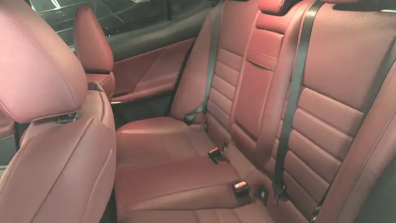 2016 Lexus IS, 139 000 km, dovoz Kanada — foto 2 z 7