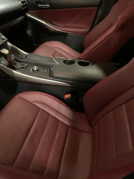 2016 Lexus IS, 139 000 km, dovoz Kanada — foto 3 z 7