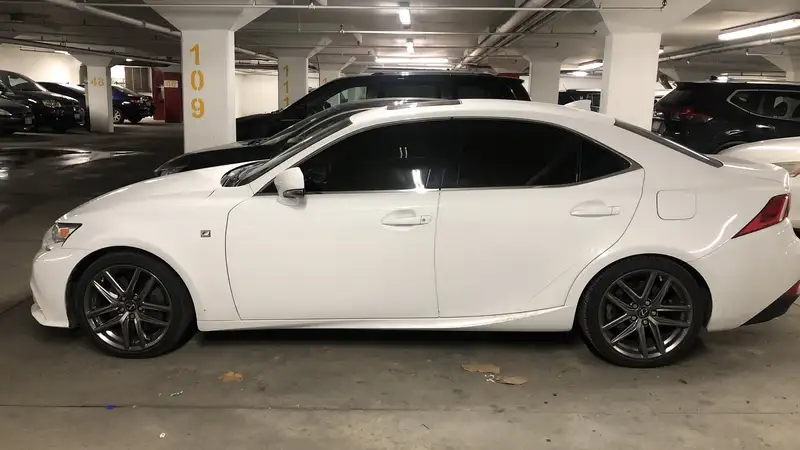 2016 Lexus IS, 139 000 km, dovoz Kanada — foto 6 z 7