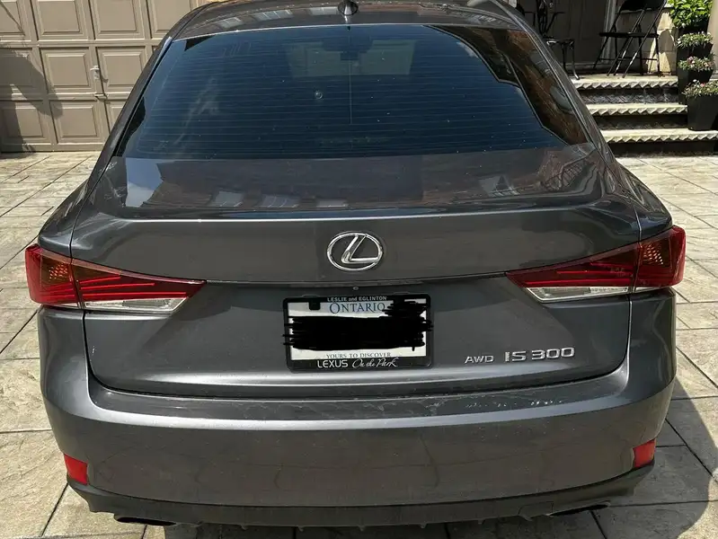 2018 Lexus IS 300 AWD, šedá, 108 500 km, dovoz Kanada — foto 5 z 8