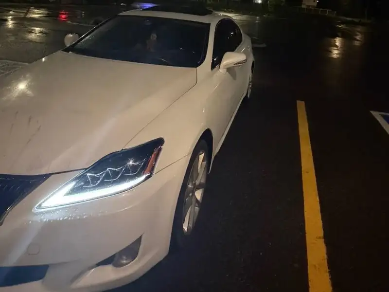 2007 Lexus IS, bílá, 230 000 km, dovoz Kanada — foto 4 z 4