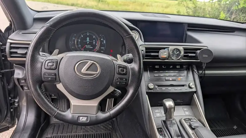 2017 Lexus IS, 89 000 km, dovoz Kanada — foto 10 z 10