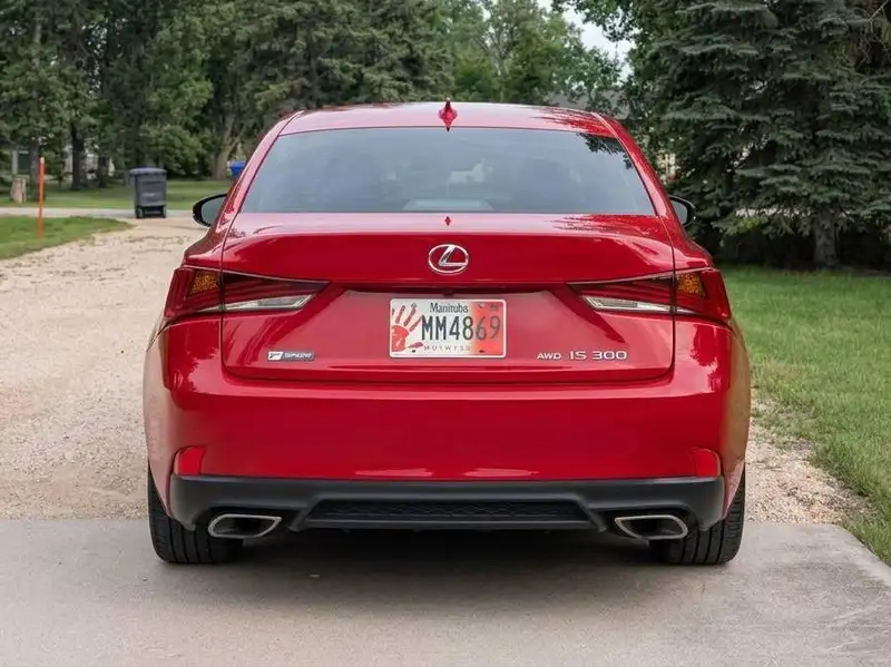 2017 Lexus IS, 89 000 km, dovoz Kanada — foto 3 z 10