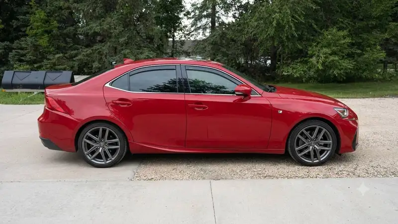 2017 Lexus IS, 89 000 km, dovoz Kanada — foto 4 z 10