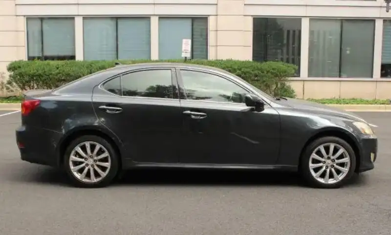 2006 Lexus IS, 305 000 km, dovoz Kanada — foto 2 z 6