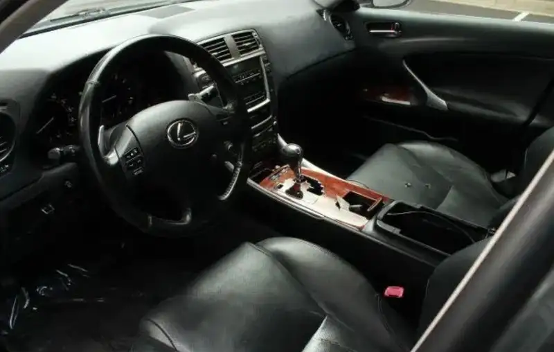 2006 Lexus IS, 305 000 km, dovoz Kanada — foto 3 z 6