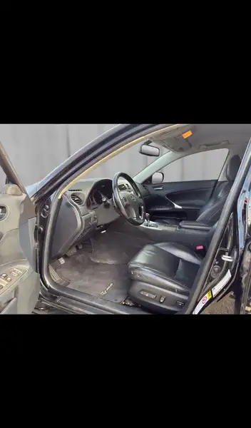 2006 Lexus IS, 305 000 km, dovoz Kanada — foto 6 z 6