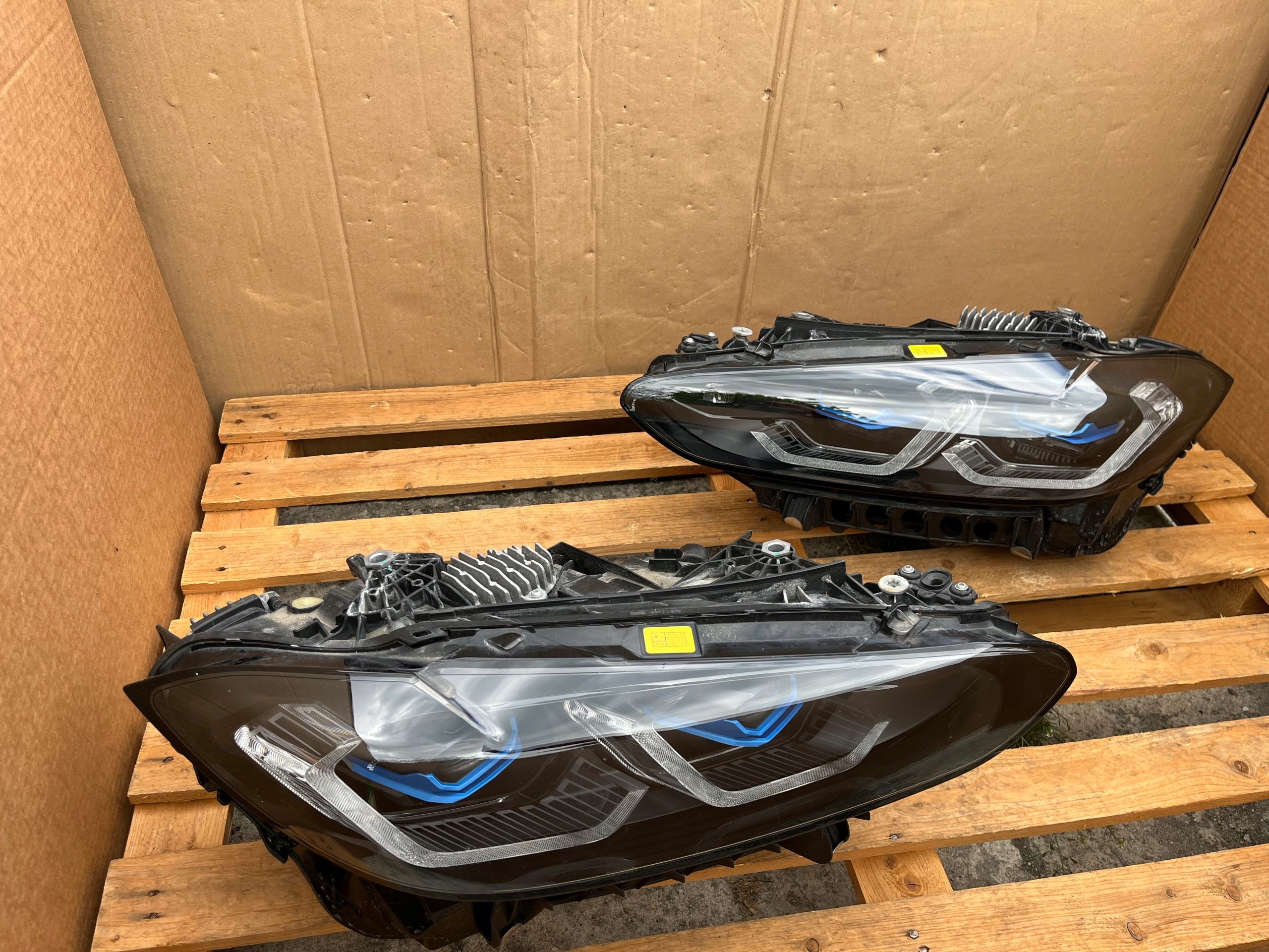 Světlomet — BMW M3, černá, Skladem v EU — foto 2 z 13