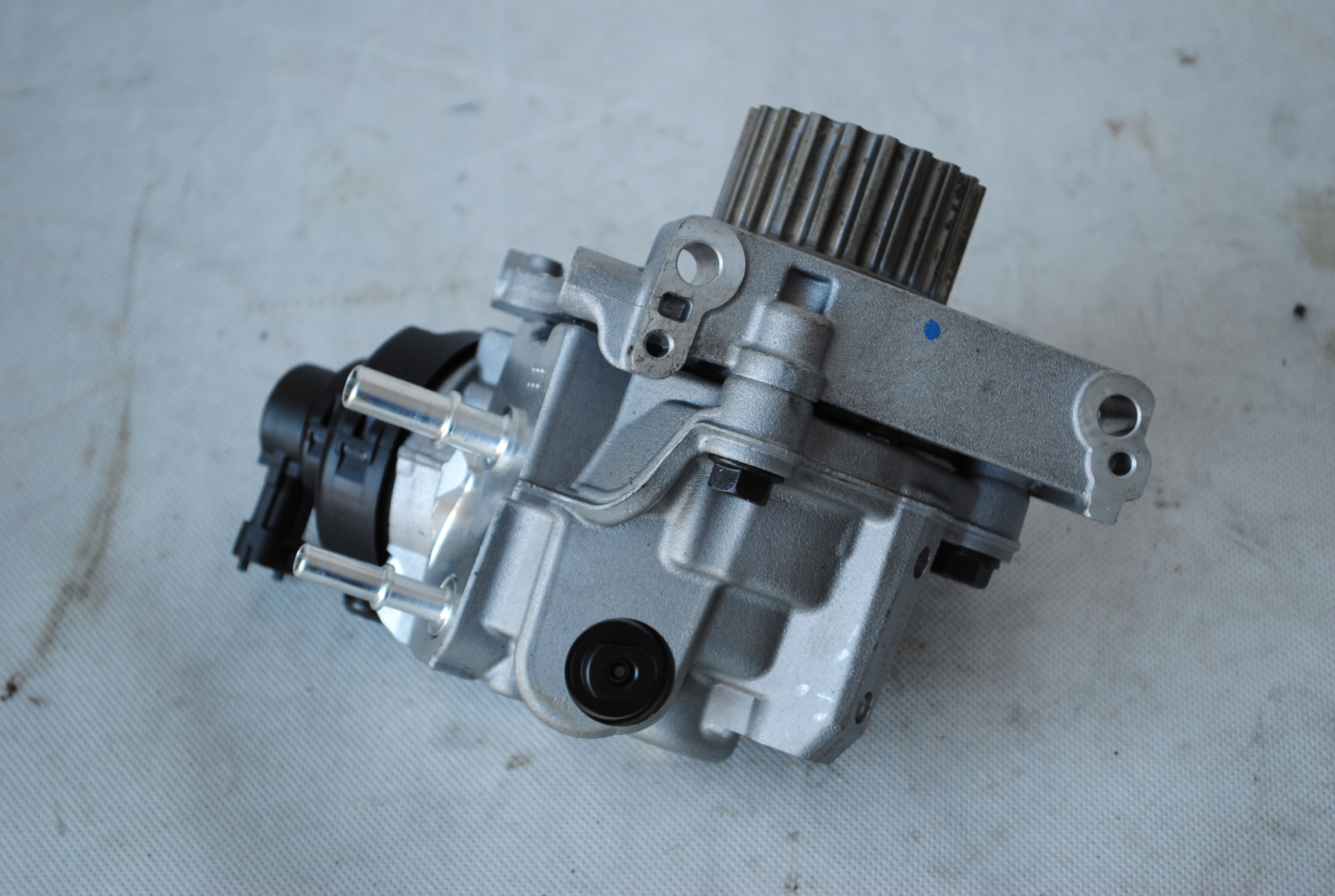 OEM komponent 0445010763 — Dacia 1.5, Skladem v EU — foto 1