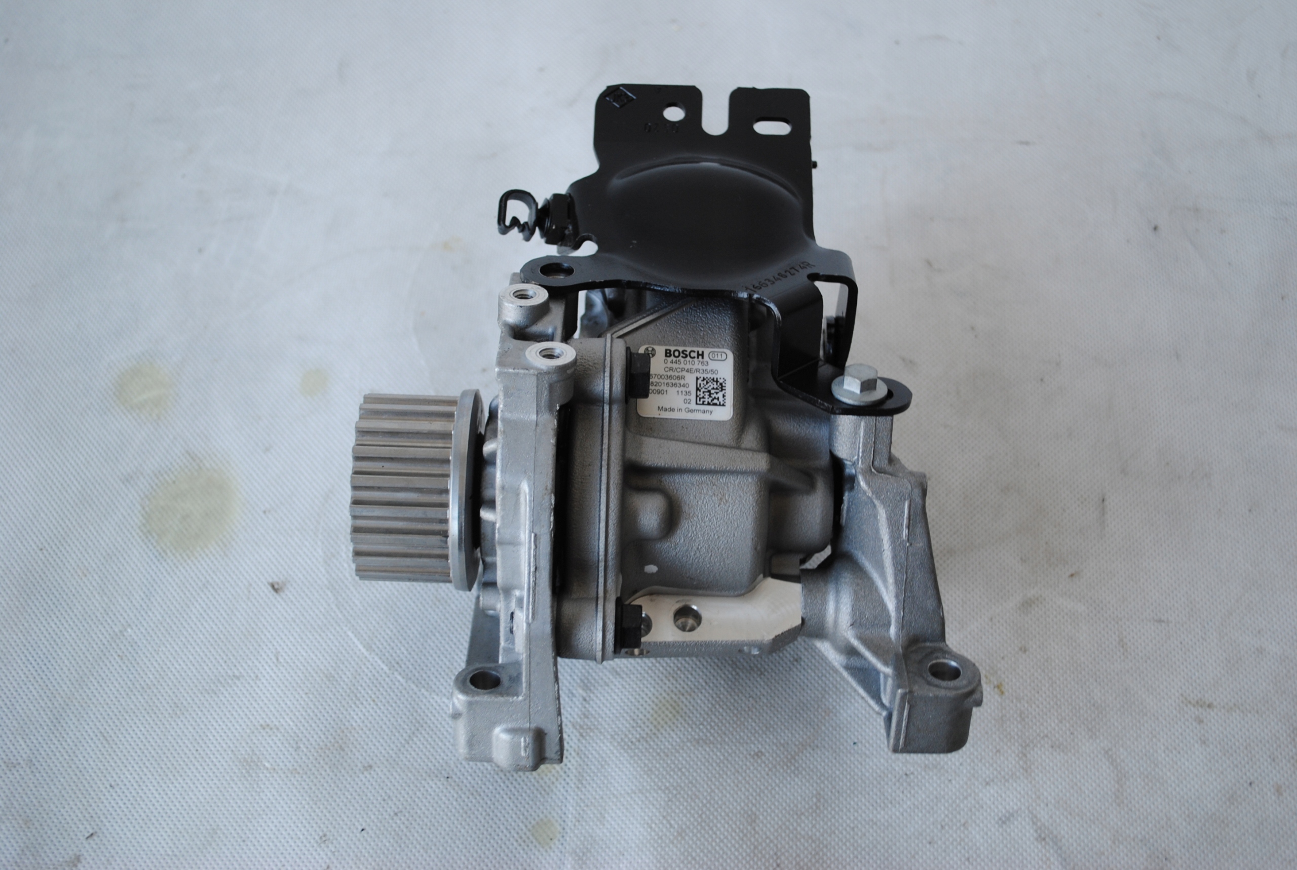 Motor 0445010763 — Dacia 1.5, Skladem v EU — foto 1