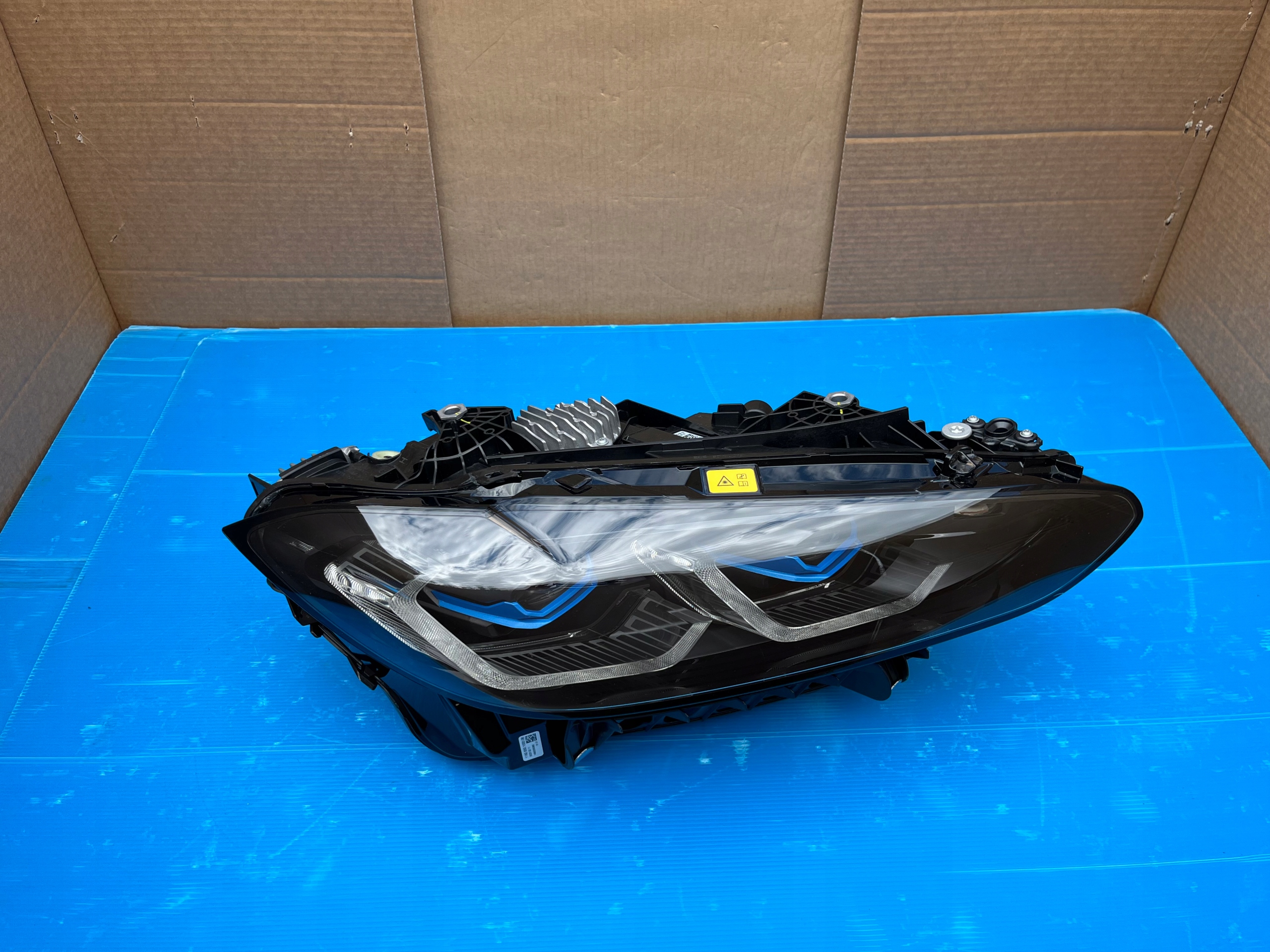 Světlomet — BMW M3, černá, Skladem v EU — foto 2 z 16