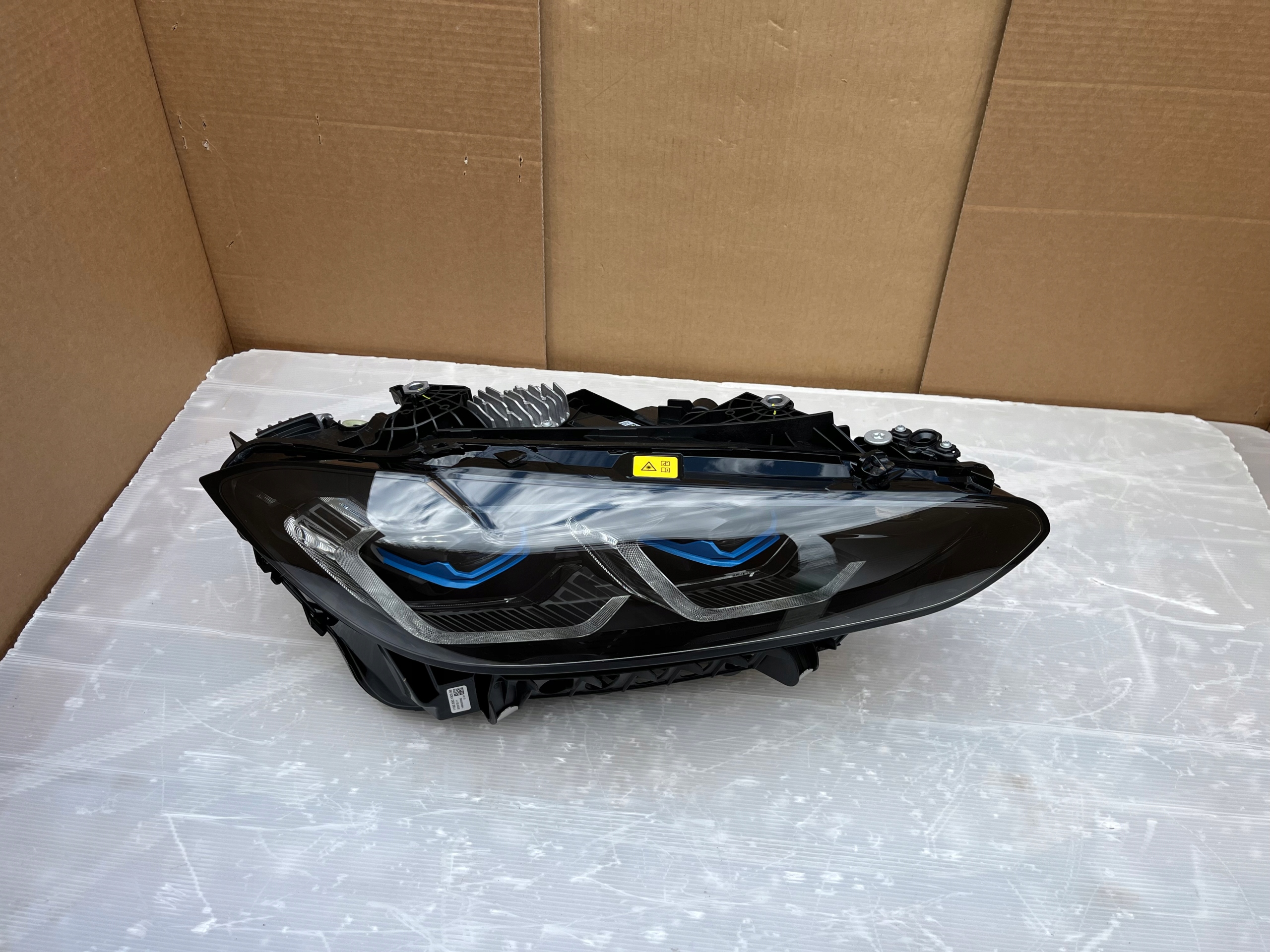 Světlomet — BMW M4, černá, dovoz Skladem v EU — foto 3 z 14