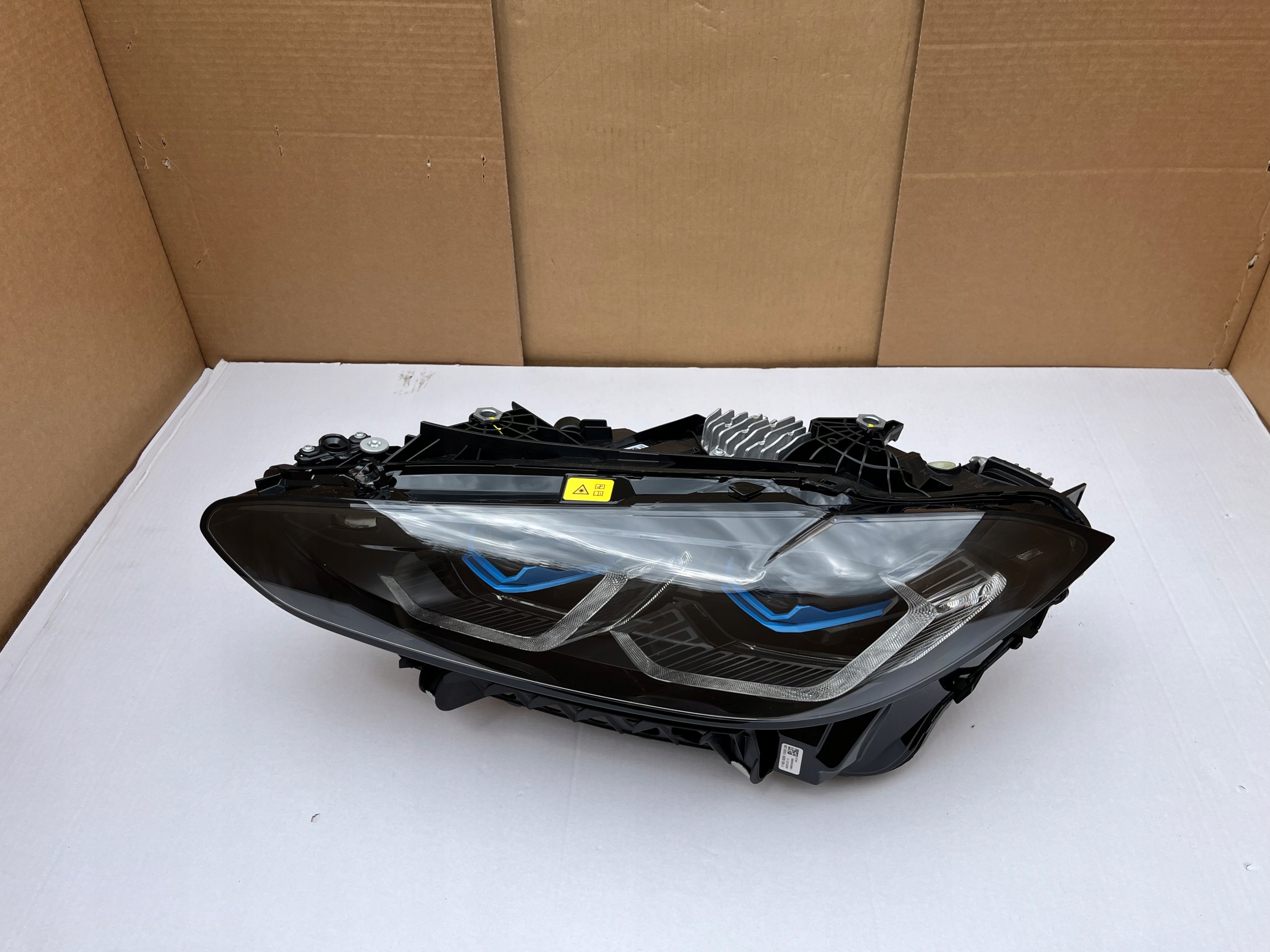 Světlomet — BMW M3, černá, dovoz Skladem v EU — foto 2 z 13