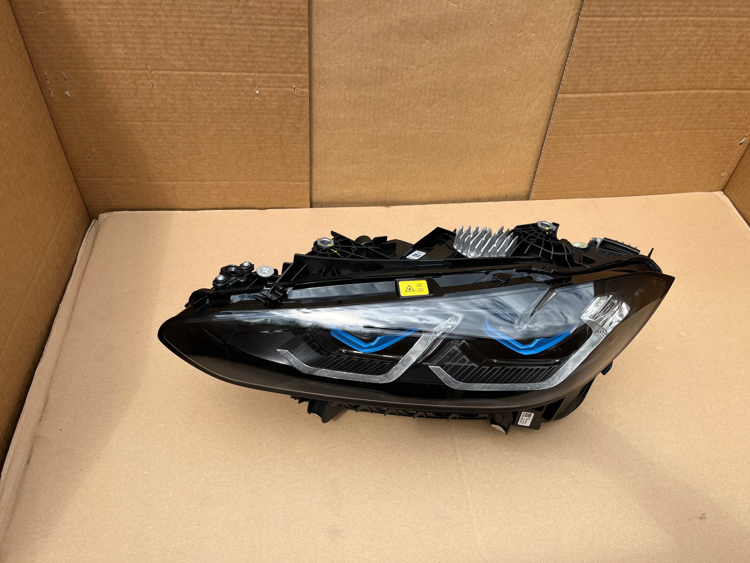 Světlomet — BMW M4, černá, Skladem v EU — foto 2 z 14