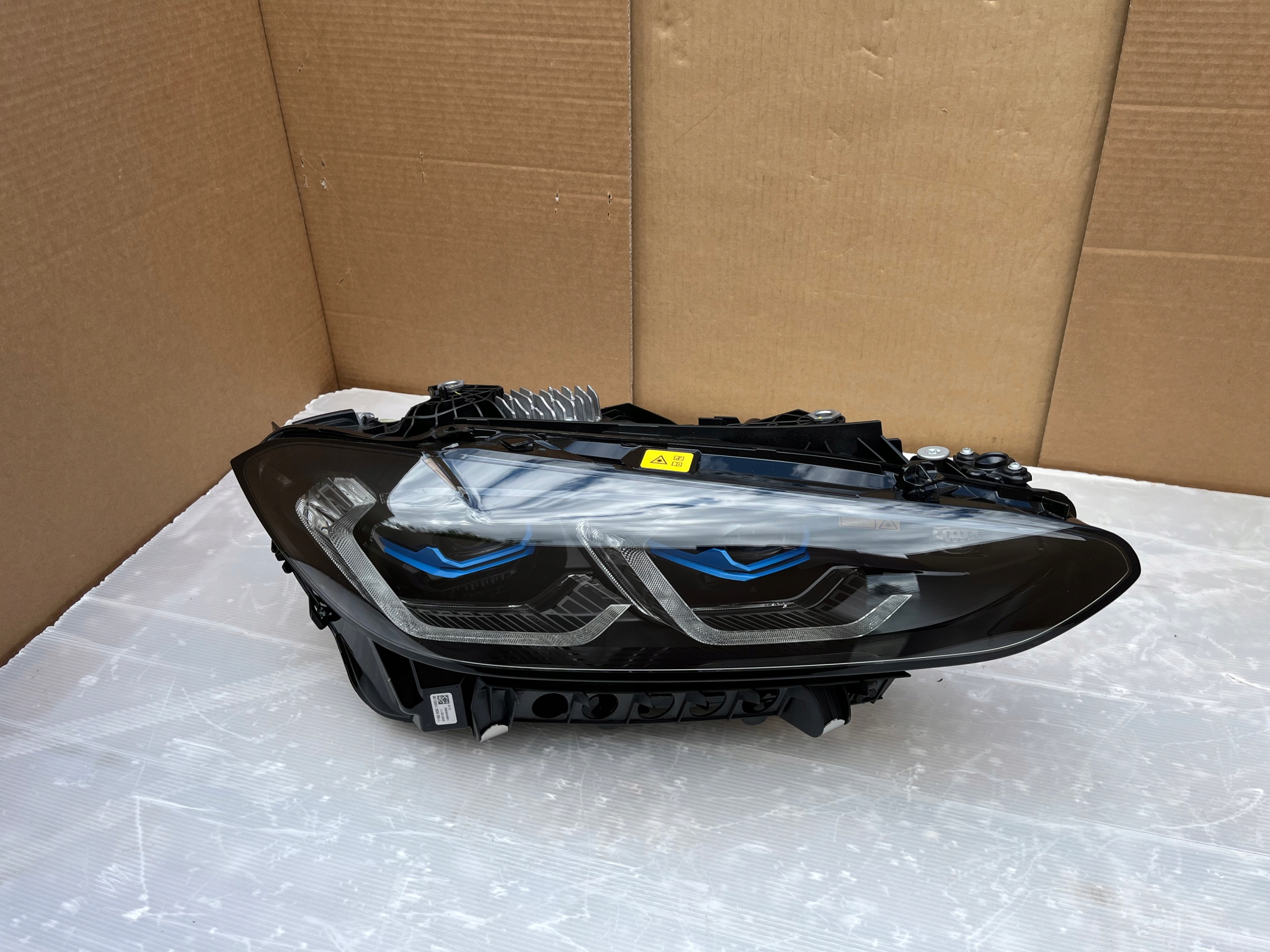 Světlomet — BMW M3, černá, Skladem v EU — foto 1 z 15 Světlomet — BMW M3, černá, Skladem v EU — foto 1 z 15