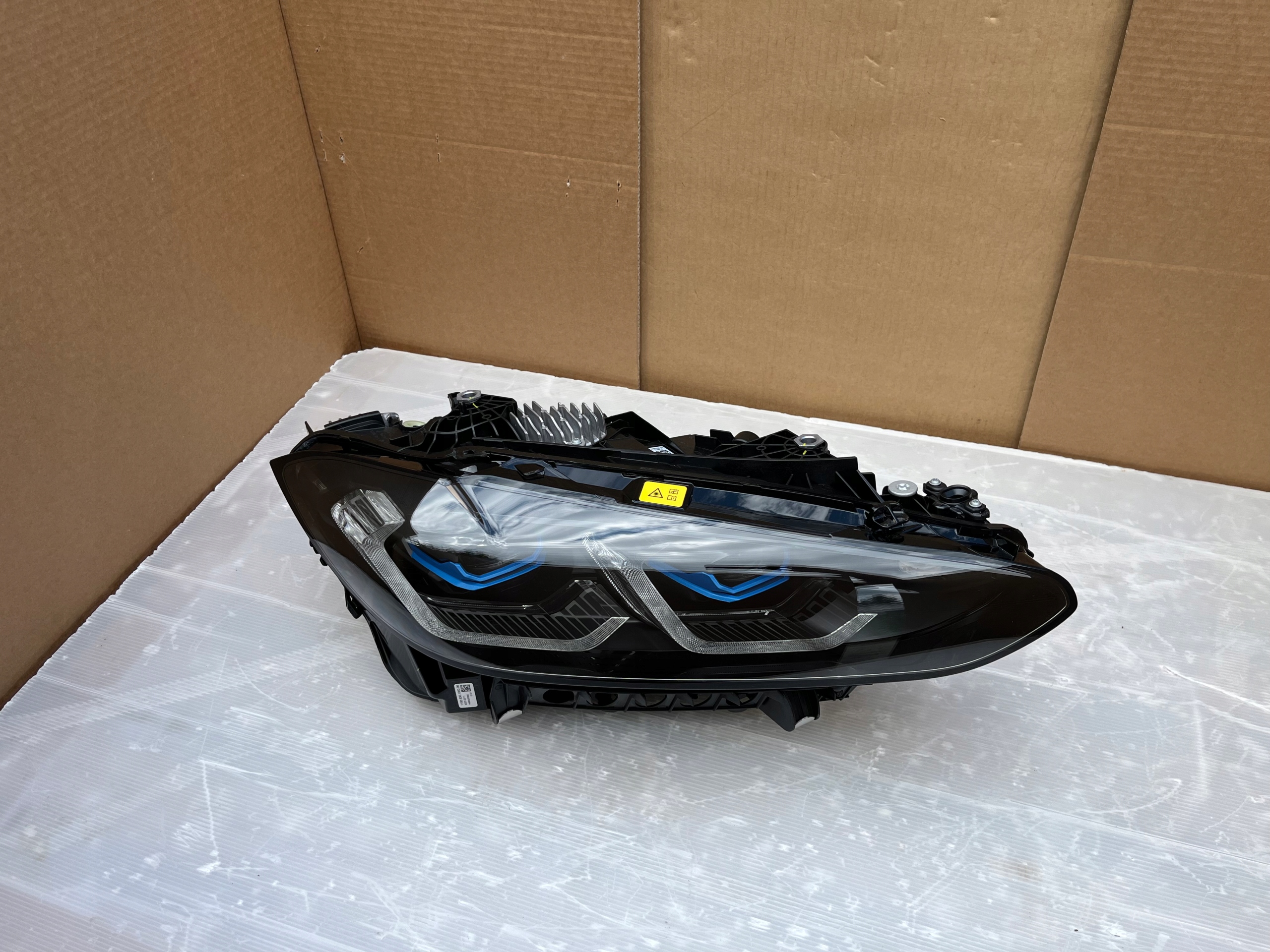Světlomet — BMW M3, černá, Skladem v EU — foto 2 z 15