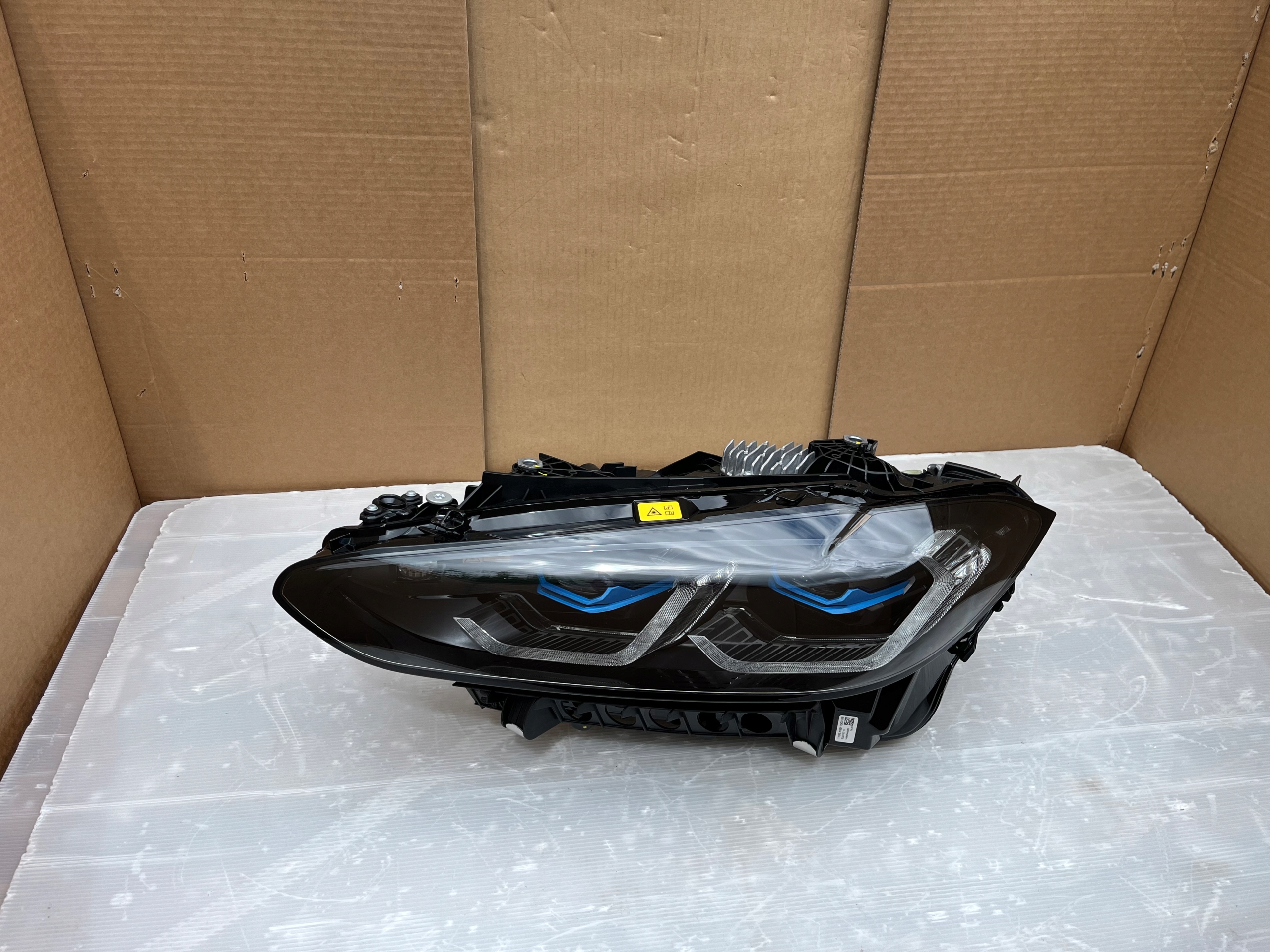 Světlomet — BMW M4, černá, Skladem v EU — foto 2 z 16