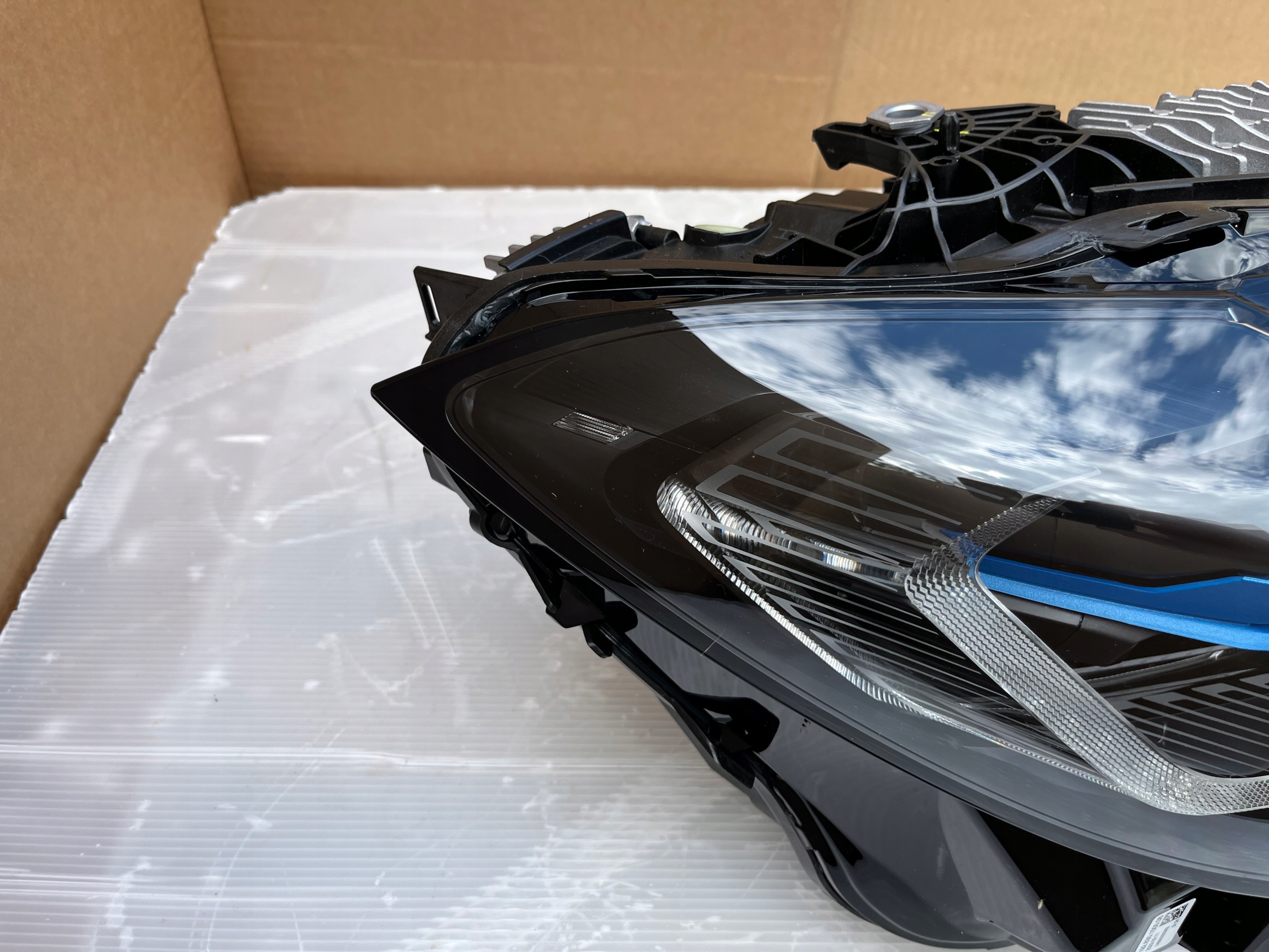 Světlomet — BMW M4, černá, dovoz Skladem v EU — foto 2 z 12