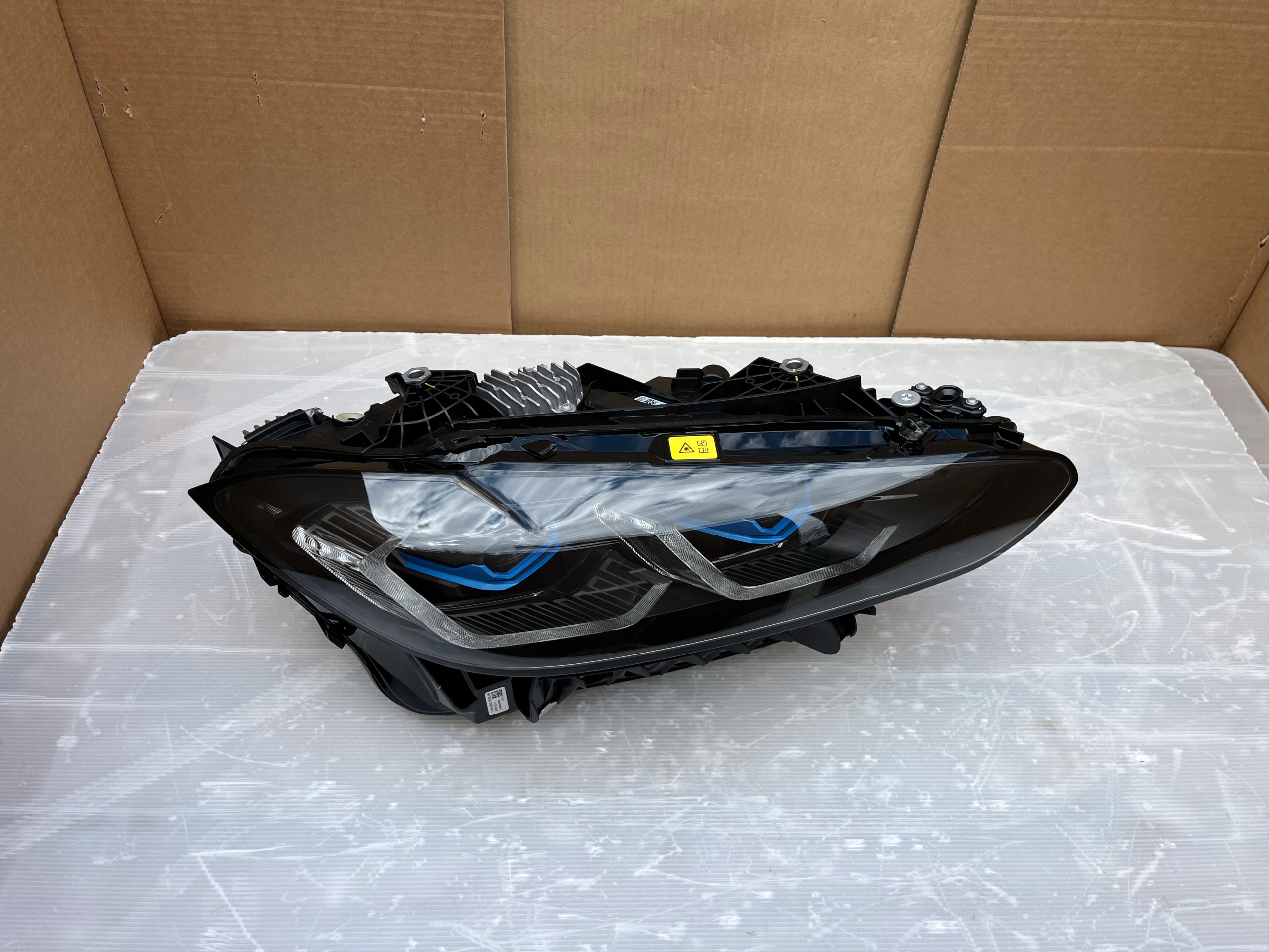 Světlomet — BMW M3, černá, Skladem v EU — foto 12 z 12