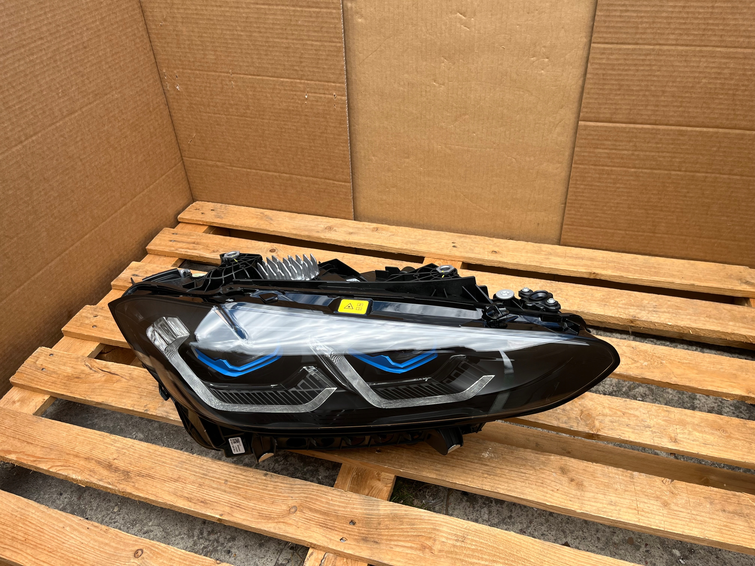Světlomet — BMW M4, černá, Skladem v EU — foto 2 z 15